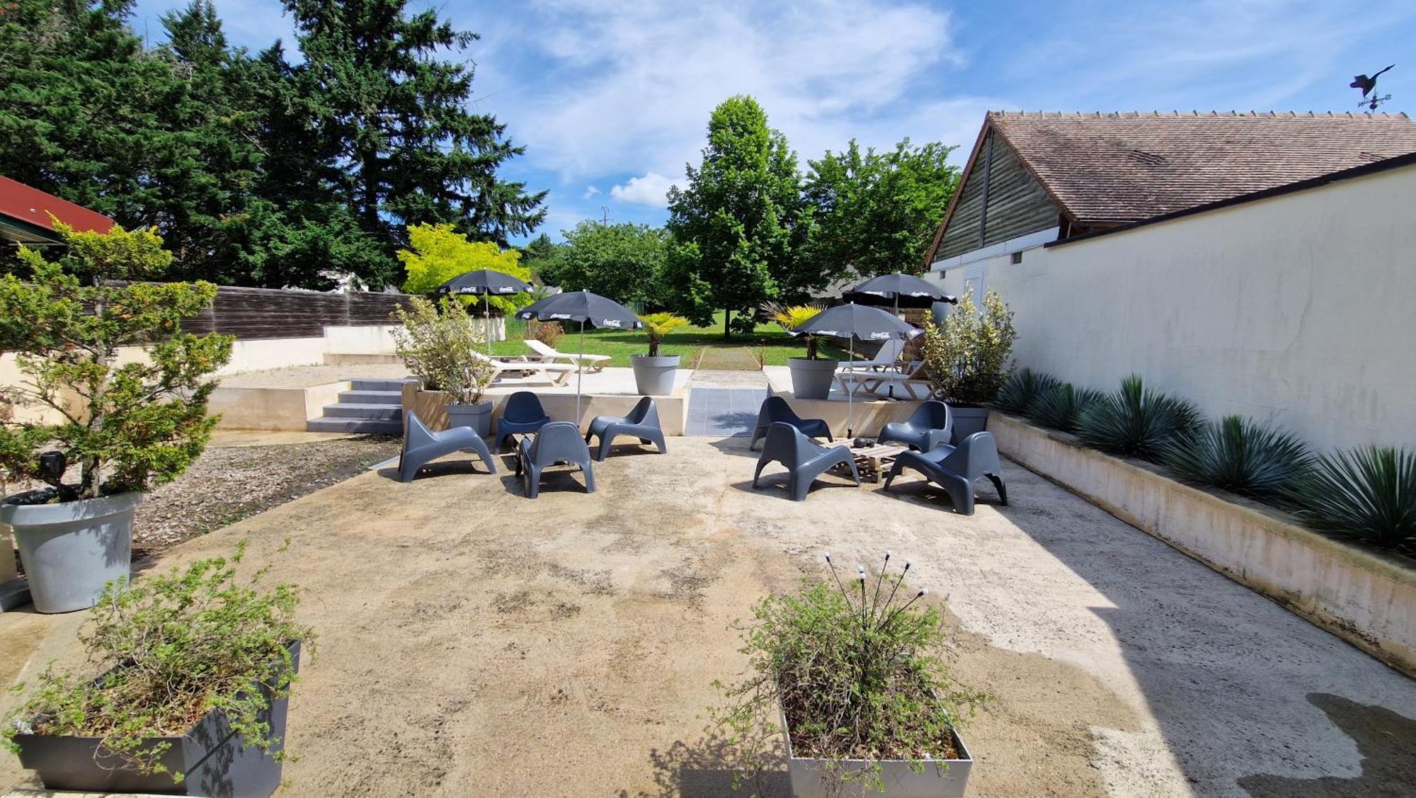 Berry Hotel La Châtre Buitenkant foto